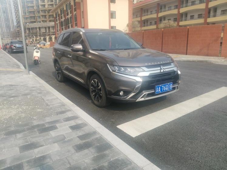 Mitsubishi Mitsubishi Outlander в цвете и кузовом – это идеальный выбор среди китайских автомобилей. Доступная цена и надежность гарантированы.