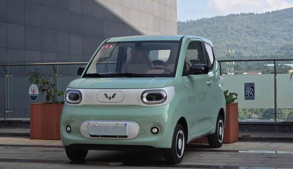 WuLing Wuling Hongguang MINI EV в цвете и кузовом – это идеальный выбор среди китайских автомобилей. Доступная цена и надежность гарантированы.