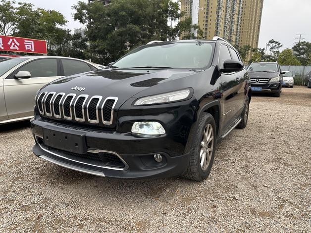 Jeep Jeep Cherokee в цвете и кузовом – это идеальный выбор среди китайских автомобилей. Доступная цена и надежность гарантированы.