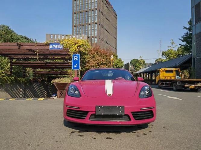 Porsche Porsche 718 в цвете и кузовом – это идеальный выбор среди китайских автомобилей. Доступная цена и надежность гарантированы.