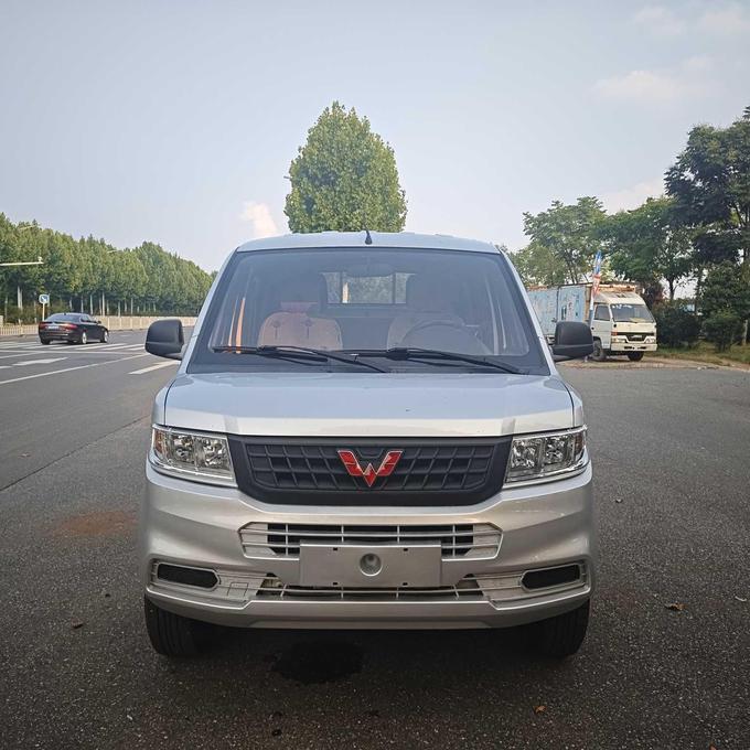 WuLing Wuling Rongguang New Card в цвете и кузовом – это идеальный выбор среди китайских автомобилей. Доступная цена и надежность гарантированы.