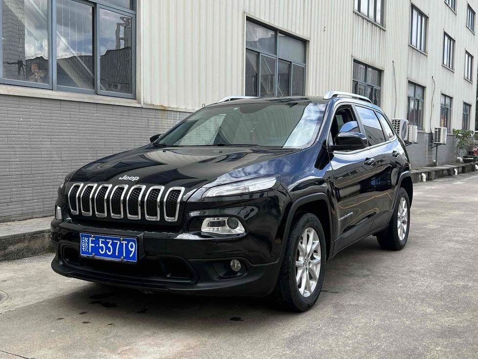 Jeep Jeep Cherokee в цвете и кузовом – это идеальный выбор среди китайских автомобилей. Доступная цена и надежность гарантированы.