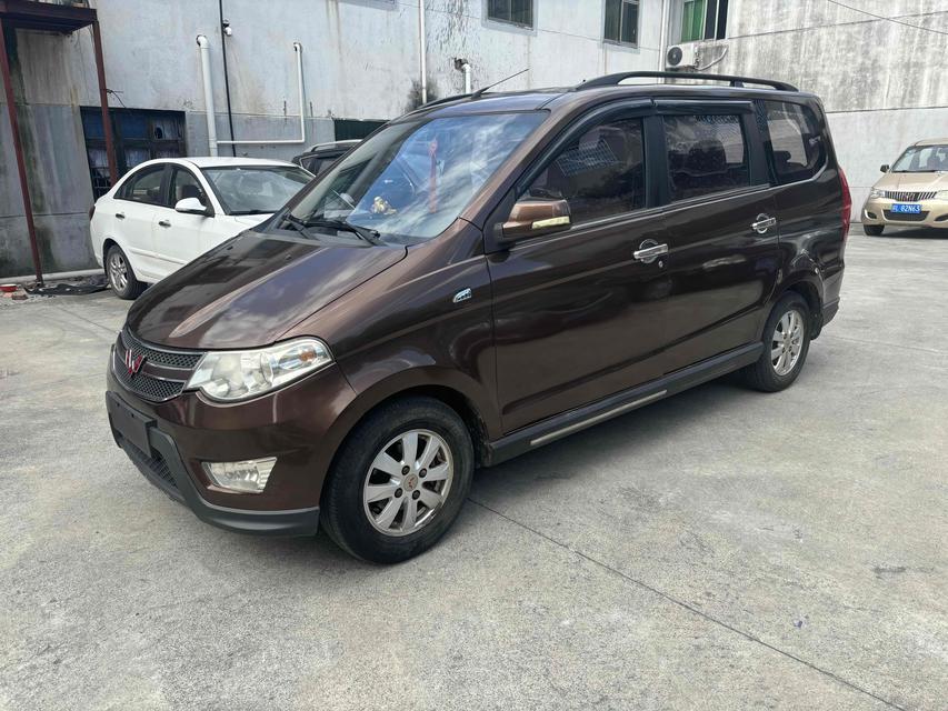 WuLing Wuling Hongguang в цвете и кузовом – это идеальный выбор среди китайских автомобилей. Доступная цена и надежность гарантированы.
