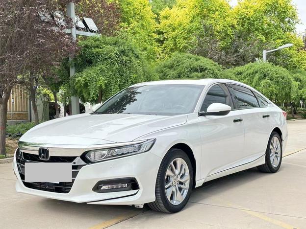 Honda Honda Accord в цвете и кузовом – это идеальный выбор среди китайских автомобилей. Доступная цена и надежность гарантированы.
