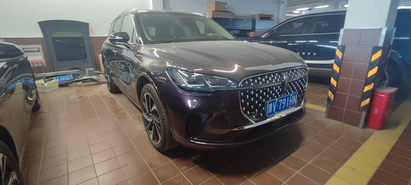 Lincoln Lincoln Corsair в цвете и кузовом – это идеальный выбор среди китайских автомобилей. Доступная цена и надежность гарантированы.