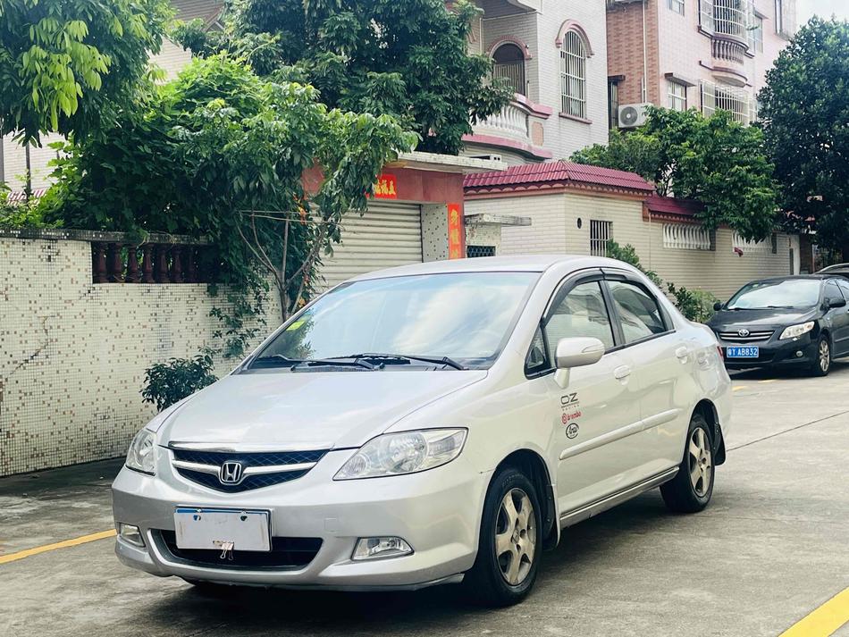 Honda Honda City в цвете и кузовом – это идеальный выбор среди китайских автомобилей. Доступная цена и надежность гарантированы.