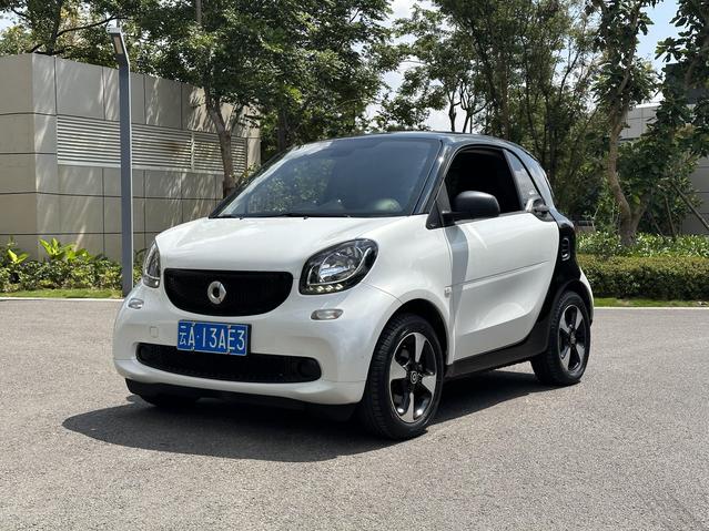Smart smart fortwo в цвете и кузовом – это идеальный выбор среди китайских автомобилей. Доступная цена и надежность гарантированы.