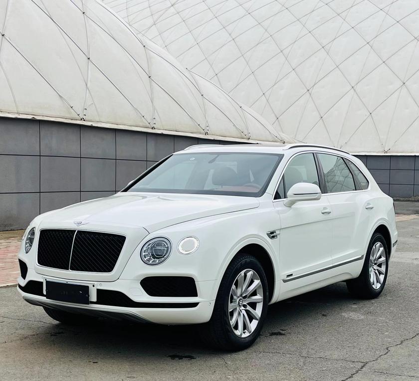 Bentley Bentley Bentayga в цвете и кузовом – это идеальный выбор среди китайских автомобилей. Доступная цена и надежность гарантированы.