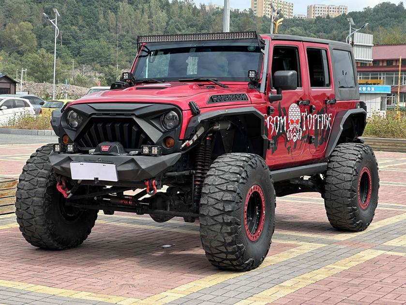 Jeep Jeep Wrangler в цвете и кузовом – это идеальный выбор среди китайских автомобилей. Доступная цена и надежность гарантированы.