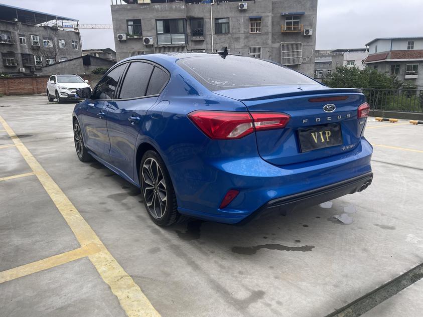 Ford Ford Focus в цвете и кузовом – это идеальный выбор среди китайских автомобилей. Доступная цена и надежность гарантированы.