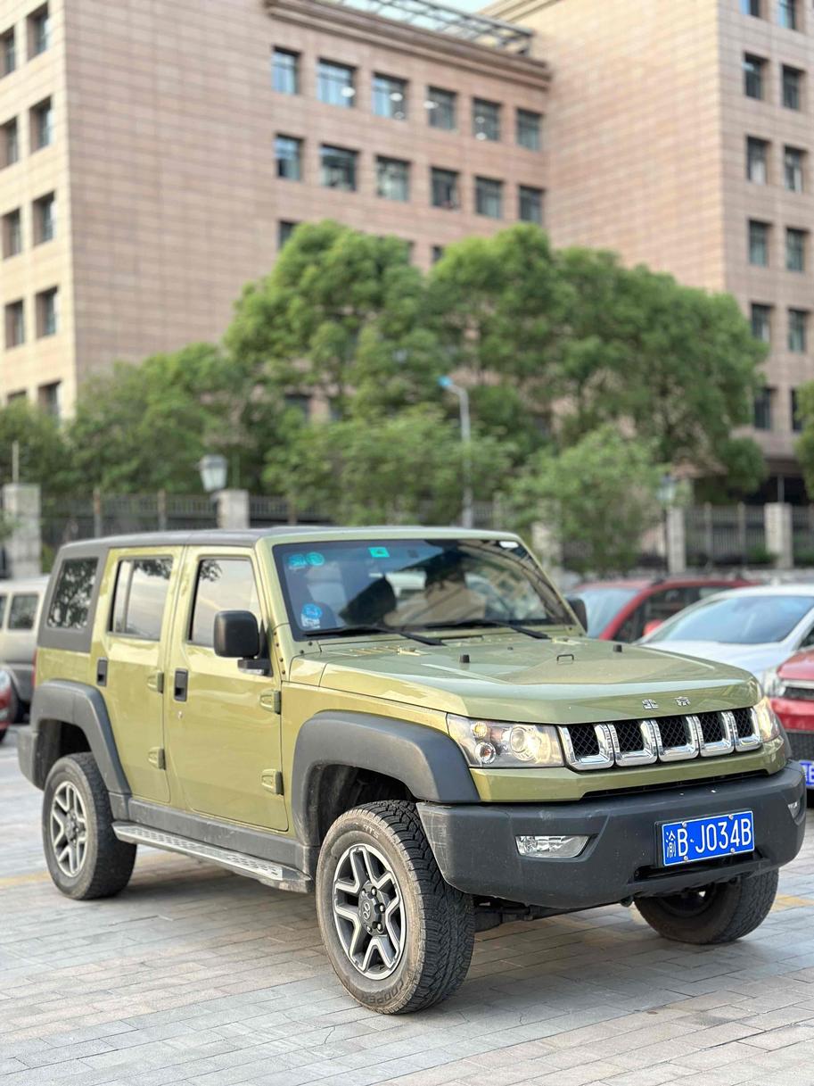 BAIC BAIC BJ40 в цвете и кузовом – это идеальный выбор среди китайских автомобилей. Доступная цена и надежность гарантированы.