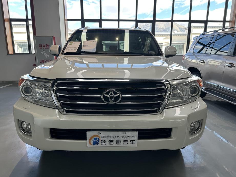 Toyota Toyota Land Cruiser в цвете и кузовом – это идеальный выбор среди китайских автомобилей. Доступная цена и надежность гарантированы.