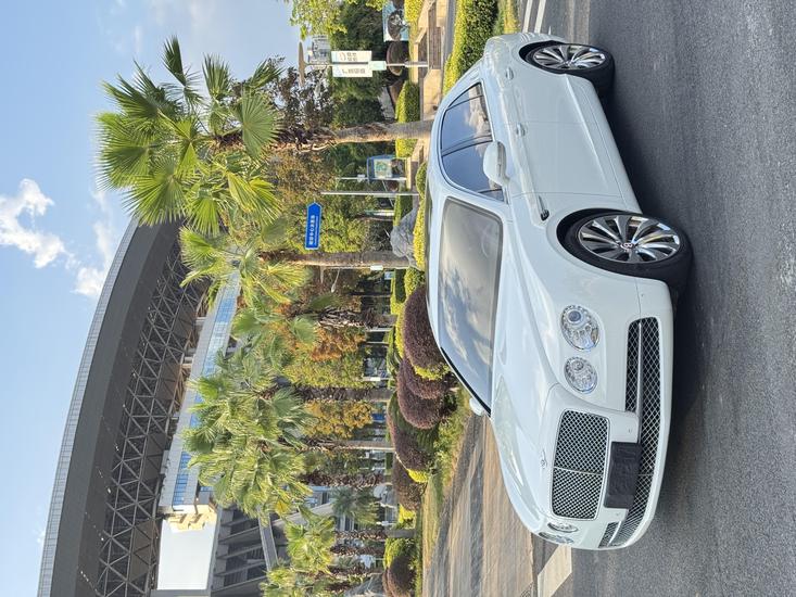 Bentley Bentley Flying Spur в цвете и кузовом – это идеальный выбор среди китайских автомобилей. Доступная цена и надежность гарантированы.