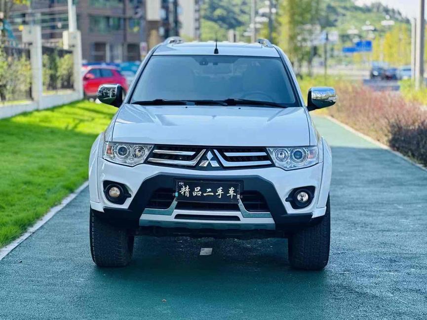 Mitsubishi Mitsubishi Pajero Sport в цвете и кузовом – это идеальный выбор среди китайских автомобилей. Доступная цена и надежность гарантированы.