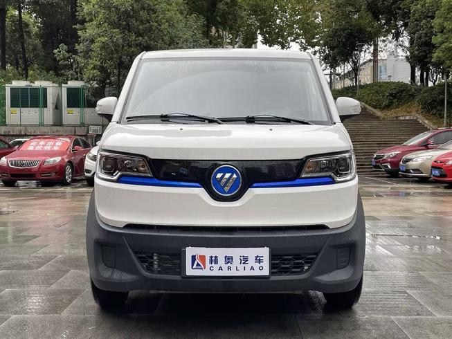 Foton Foton Zhilan E7 в цвете и кузовом – это идеальный выбор среди китайских автомобилей. Доступная цена и надежность гарантированы.