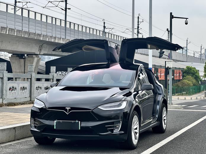 Tesla Tesla Model X в цвете и кузовом – это идеальный выбор среди китайских автомобилей. Доступная цена и надежность гарантированы.