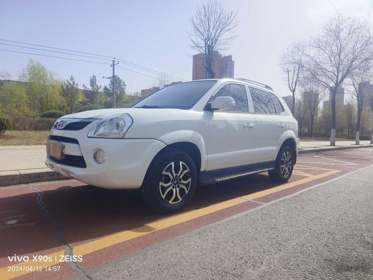 Hyundai Hyundai Tucson в цвете и кузовом – это идеальный выбор среди китайских автомобилей. Доступная цена и надежность гарантированы.