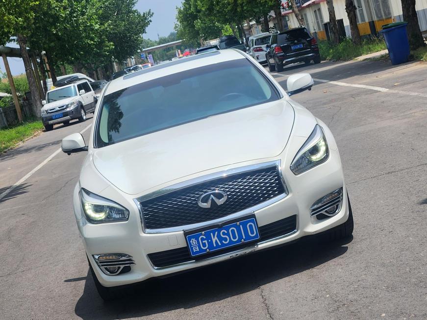 r1023406-infiniti-q70-2016_0