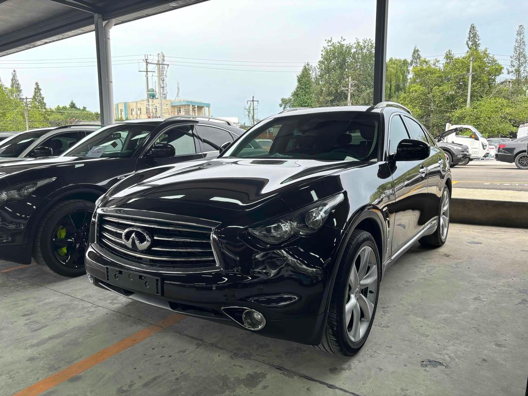 Infiniti Infiniti QX70 в цвете и кузовом – это идеальный выбор среди китайских автомобилей. Доступная цена и надежность гарантированы.