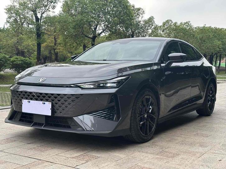 Changan Changan UNI-V в цвете и кузовом – это идеальный выбор среди китайских автомобилей. Доступная цена и надежность гарантированы.