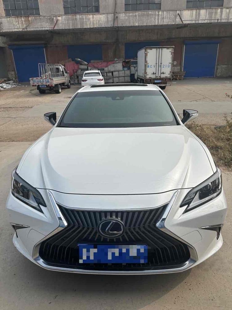 Lexus Lexus ES в цвете и кузовом – это идеальный выбор среди китайских автомобилей. Доступная цена и надежность гарантированы.