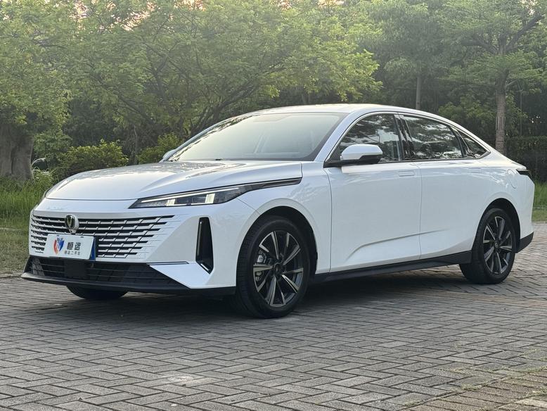Changan Changan Yida в цвете и кузовом – это идеальный выбор среди китайских автомобилей. Доступная цена и надежность гарантированы.