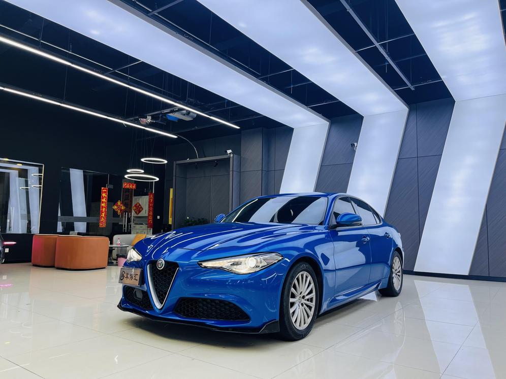 r1023611-alfa-romeo-giulia-2018_0