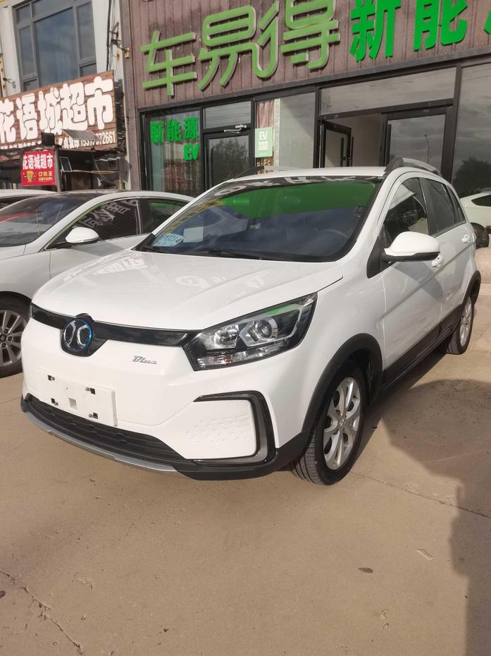 BAIC BJEV BAIC EV EC5 в цвете и кузовом – это идеальный выбор среди китайских автомобилей. Доступная цена и надежность гарантированы.
