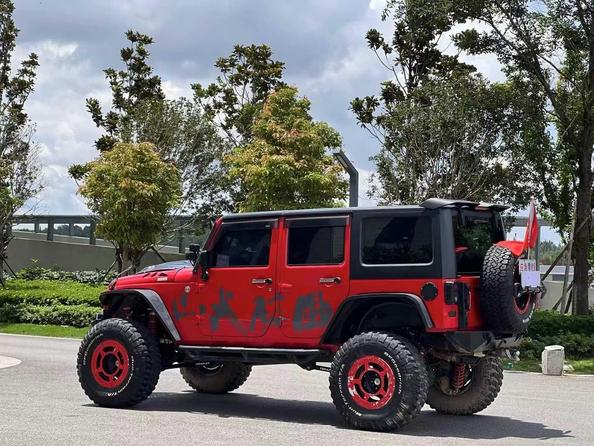 Jeep Jeep Wrangler в цвете и кузовом – это идеальный выбор среди китайских автомобилей. Доступная цена и надежность гарантированы.
