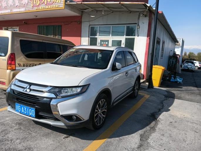 Mitsubishi Mitsubishi Outlander в цвете и кузовом – это идеальный выбор среди китайских автомобилей. Доступная цена и надежность гарантированы.