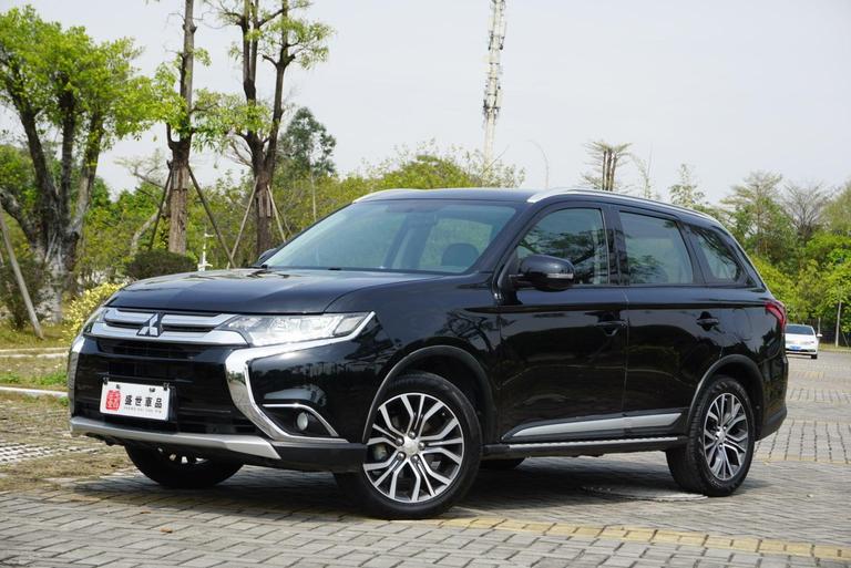Mitsubishi Mitsubishi Outlander в цвете и кузовом – это идеальный выбор среди китайских автомобилей. Доступная цена и надежность гарантированы.