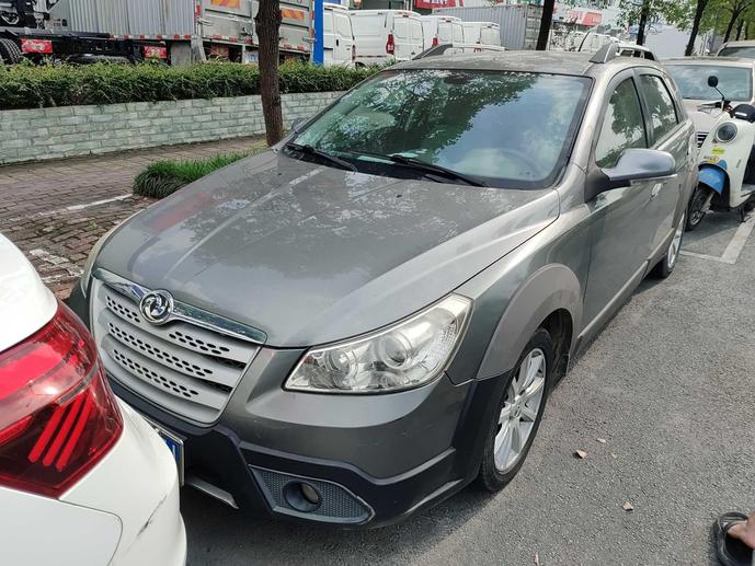 Dongfeng Aeolus Dongfeng Aeolus H30 в цвете и кузовом – это идеальный выбор среди китайских автомобилей. Доступная цена и надежность гарантированы.