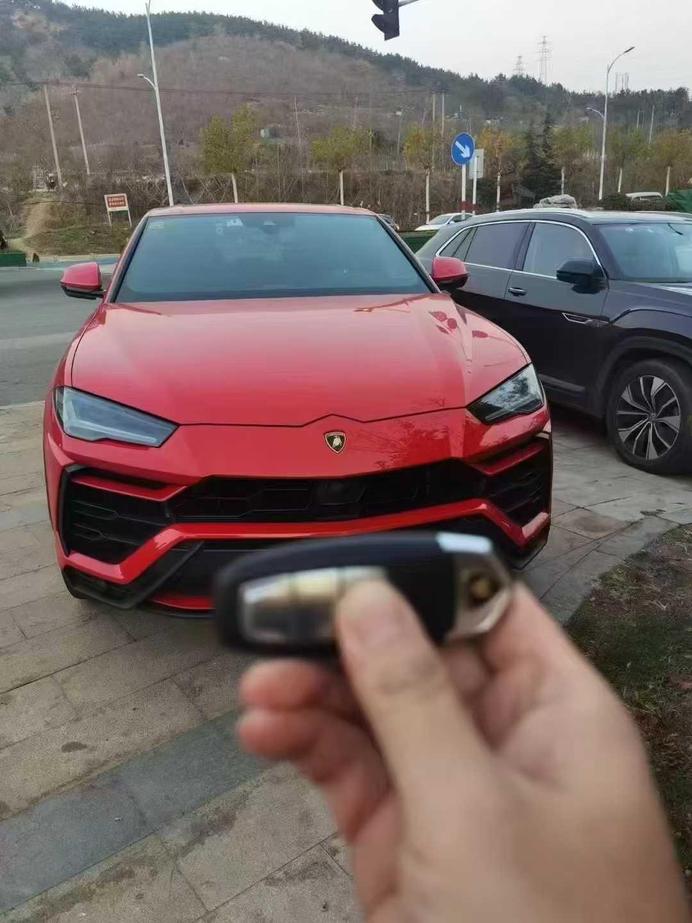 r1023812-lamborghini-urus-2019_0