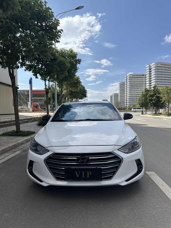 Hyundai Hyundai Elantra в цвете и кузовом – это идеальный выбор среди китайских автомобилей. Доступная цена и надежность гарантированы.