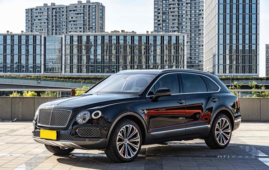 Bentley Bentley Bentayga в цвете и кузовом – это идеальный выбор среди китайских автомобилей. Доступная цена и надежность гарантированы.
