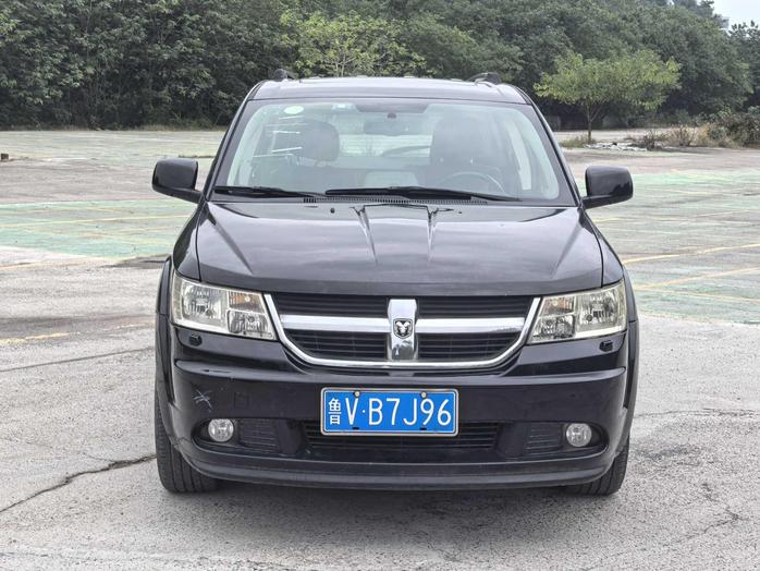 Dodge Dodge Journey в цвете и кузовом – это идеальный выбор среди китайских автомобилей. Доступная цена и надежность гарантированы.