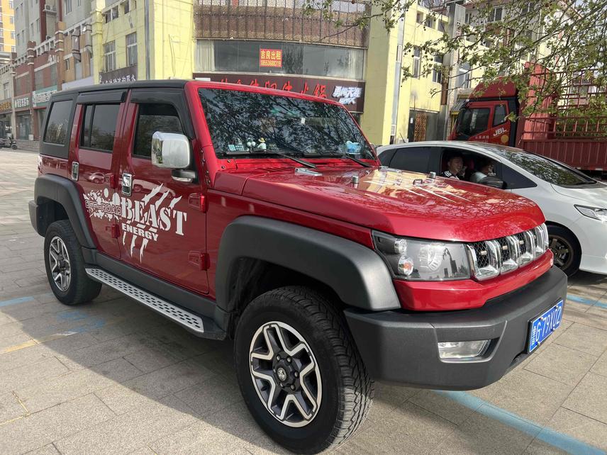 BAIC BAIC BJ40 в цвете и кузовом – это идеальный выбор среди китайских автомобилей. Доступная цена и надежность гарантированы.