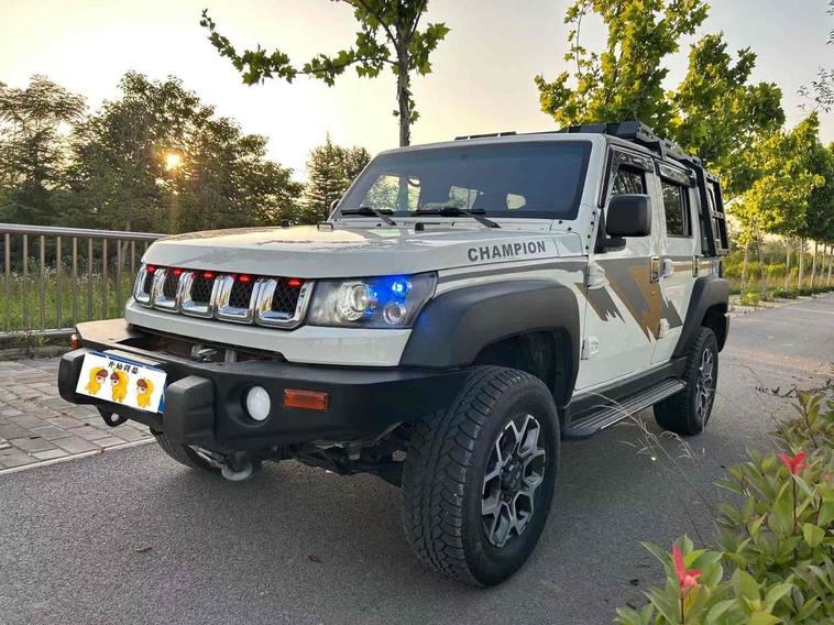 BAIC BAIC BJ40 в цвете и кузовом – это идеальный выбор среди китайских автомобилей. Доступная цена и надежность гарантированы.