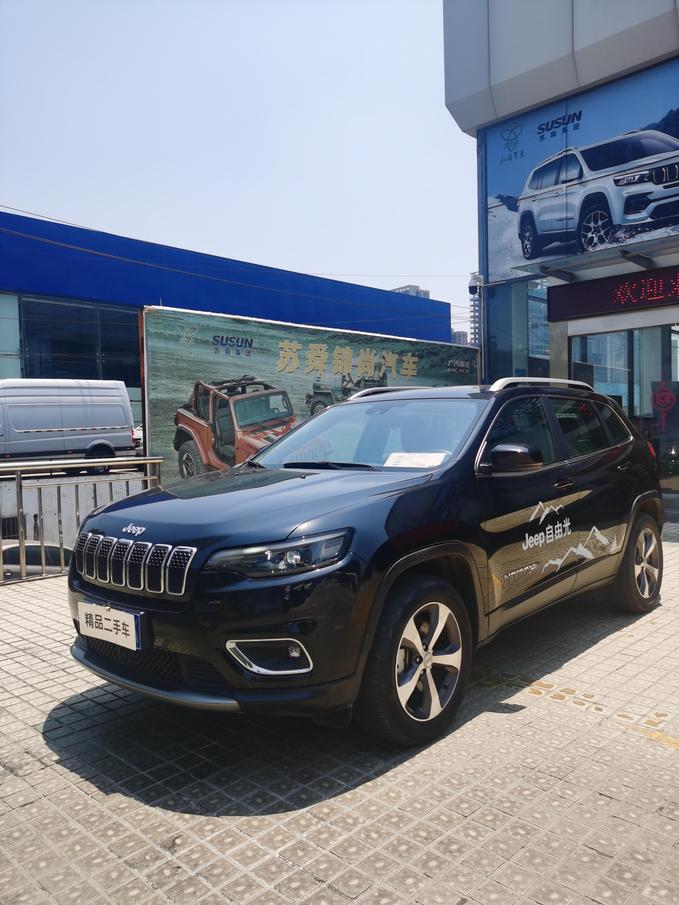 Jeep Jeep Cherokee в цвете и кузовом – это идеальный выбор среди китайских автомобилей. Доступная цена и надежность гарантированы.