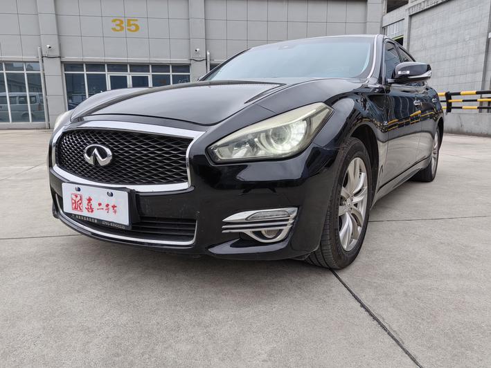 r1024040-infiniti-q70-2016_0
