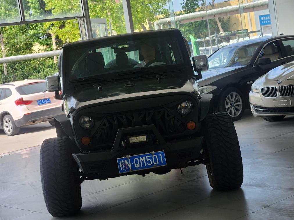 r1024084-jeep-wrangler-2012_0