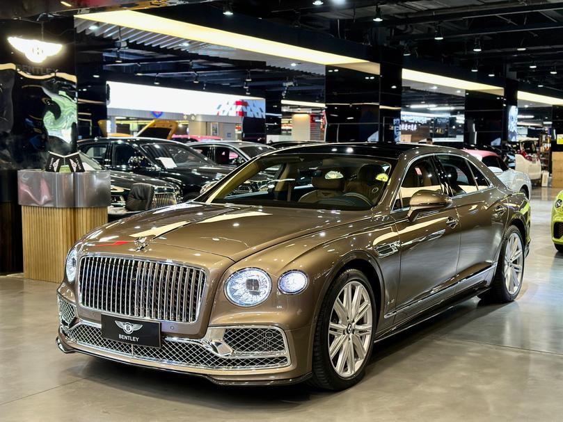 Bentley Bentley Flying Spur в цвете и кузовом – это идеальный выбор среди китайских автомобилей. Доступная цена и надежность гарантированы.