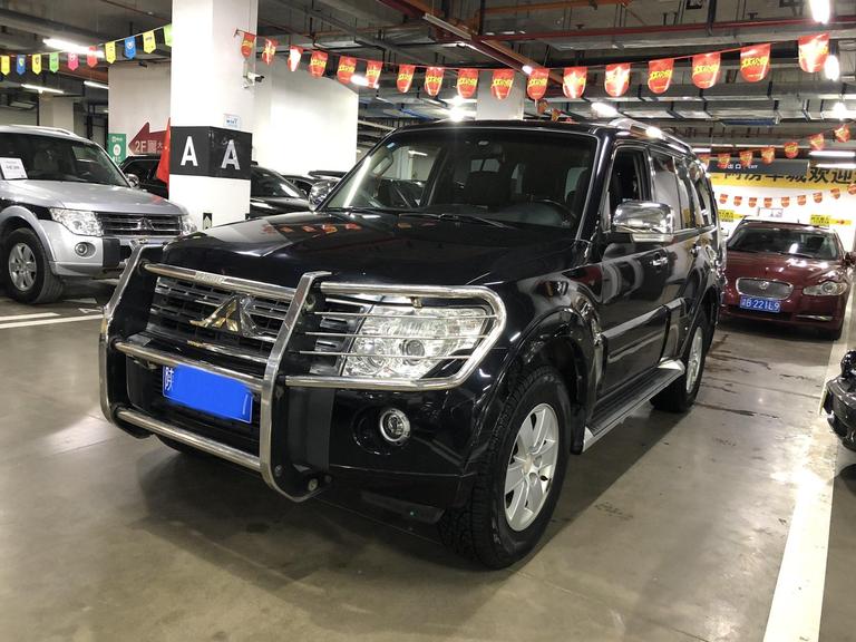 Mitsubishi Mitsubishi Pajero в цвете и кузовом – это идеальный выбор среди китайских автомобилей. Доступная цена и надежность гарантированы.
