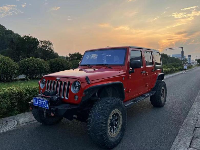 Jeep Jeep Wrangler в цвете и кузовом – это идеальный выбор среди китайских автомобилей. Доступная цена и надежность гарантированы.