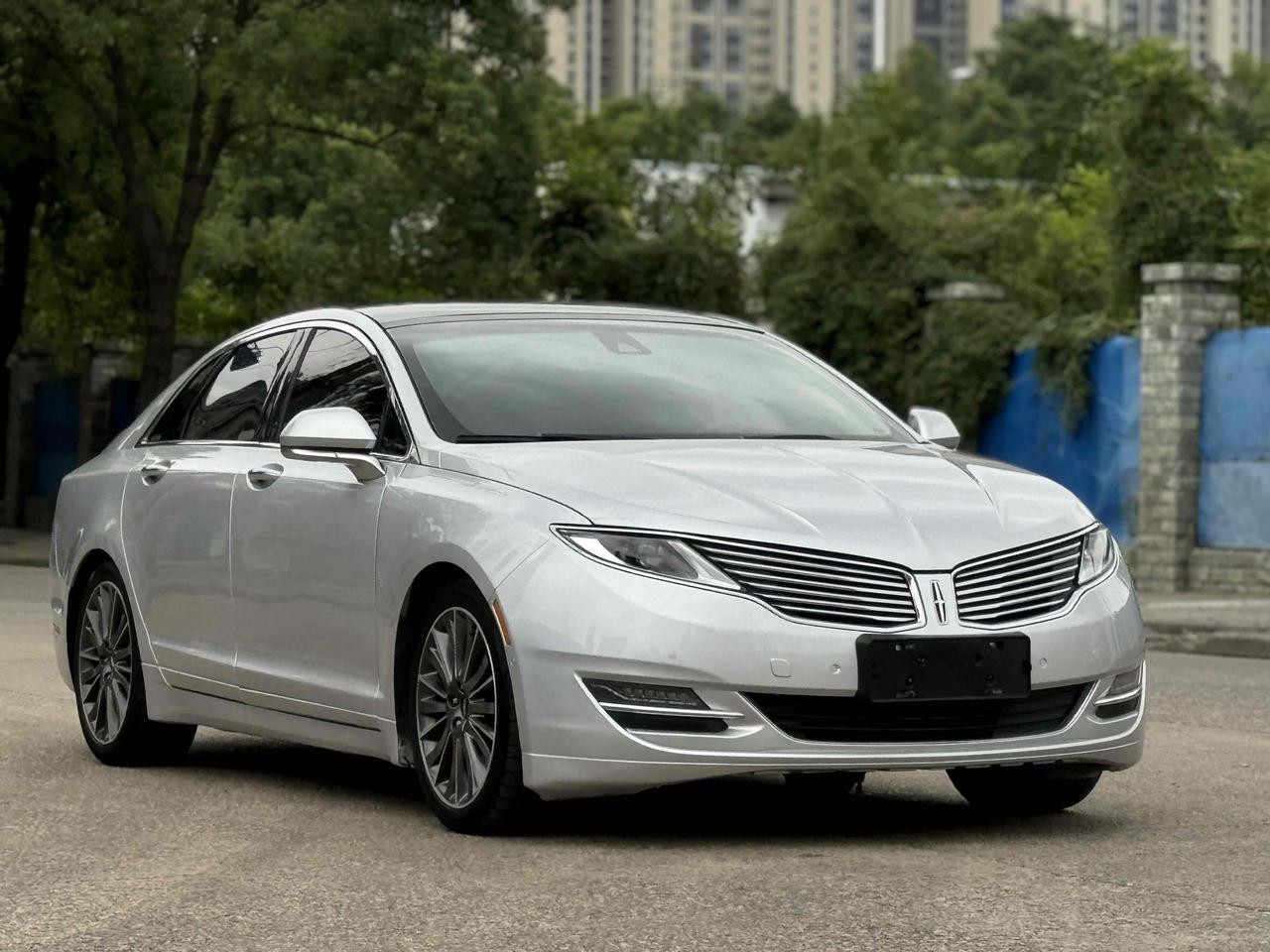 Lincoln Lincoln MKZ в цвете и кузовом – это идеальный выбор среди китайских автомобилей. Доступная цена и надежность гарантированы.