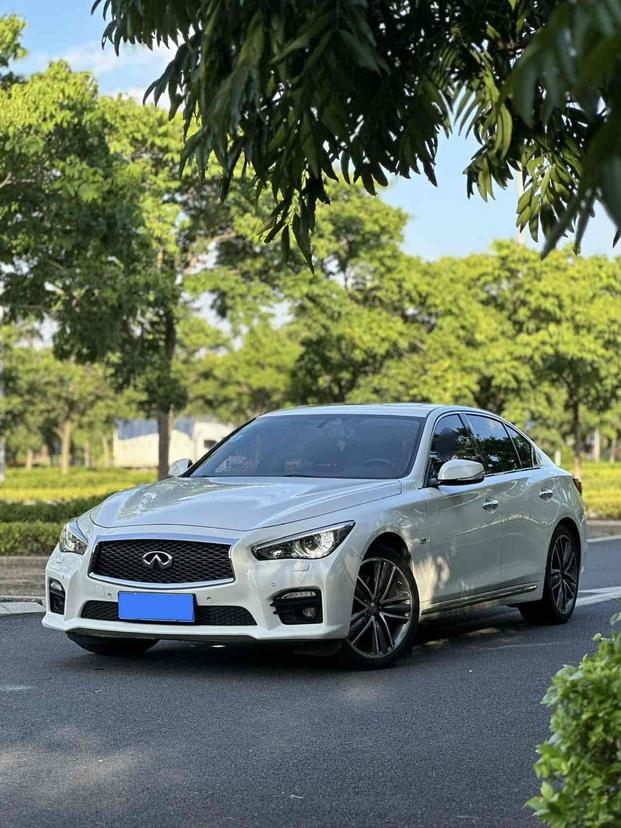 Infiniti Infiniti Q50L в цвете и кузовом – это идеальный выбор среди китайских автомобилей. Доступная цена и надежность гарантированы.