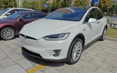 Tesla Tesla Model 3 в цвете и кузовом – это идеальный выбор среди китайских автомобилей. Доступная цена и надежность гарантированы.