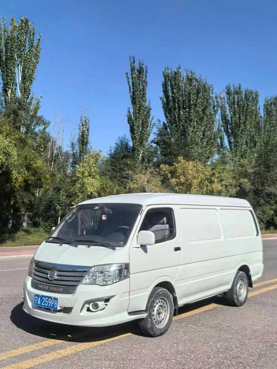 Kinglong King Long Jinwei в цвете и кузовом – это идеальный выбор среди китайских автомобилей. Доступная цена и надежность гарантированы.