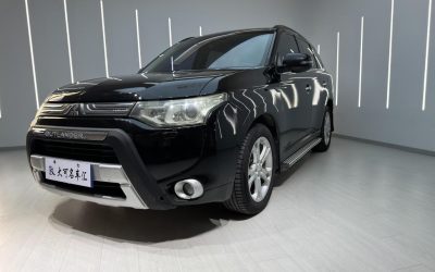 r1024260-mitsubishi-outlander-2013_0