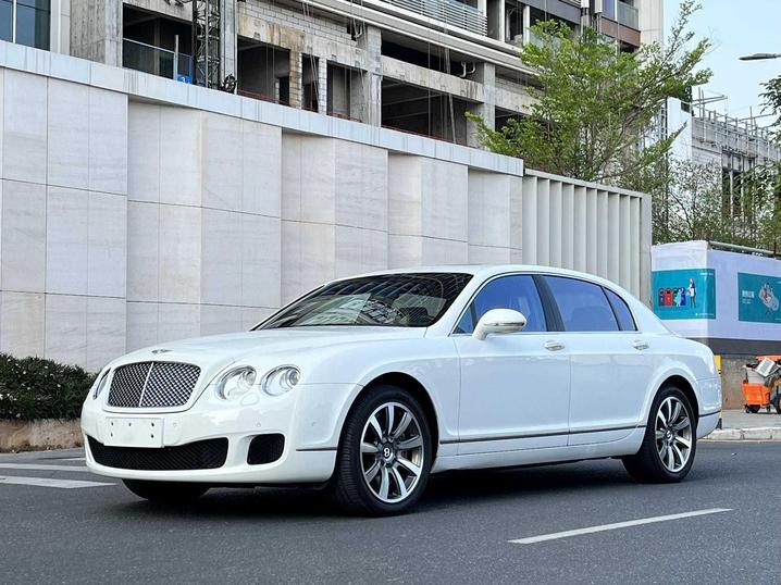Bentley Bentley Flying Spur в цвете и кузовом – это идеальный выбор среди китайских автомобилей. Доступная цена и надежность гарантированы.